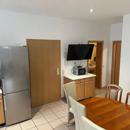 3 Schlafzimmer, Wohnzimmer, Kueche, Bad, Terrasse, Parkplatz Appartement