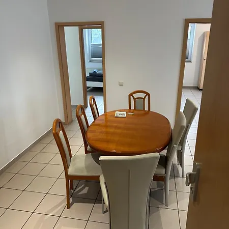 3 Schlafzimmer, Wohnzimmer, Kueche, Bad, Terrasse, Parkplatz Appartement