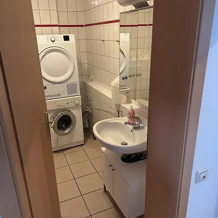 3 Schlafzimmer, Wohnzimmer, Kueche, Bad, Terrasse, Parkplatz Appartement Wörrstadt
