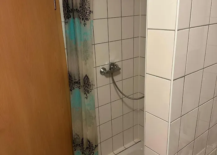 3 Schlafzimmer, Wohnzimmer, Kueche, Bad, Terrasse, Parkplatz דירה