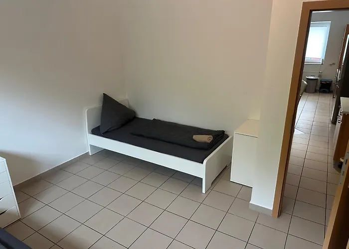 3 Schlafzimmer, Wohnzimmer, Kueche, Bad, Terrasse, Parkplatz