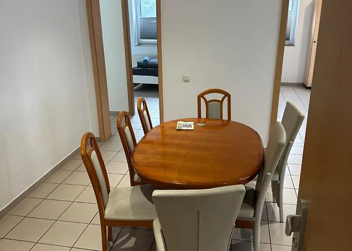 3 Schlafzimmer, Wohnzimmer, Kueche, Bad, Terrasse, Parkplatz דירה